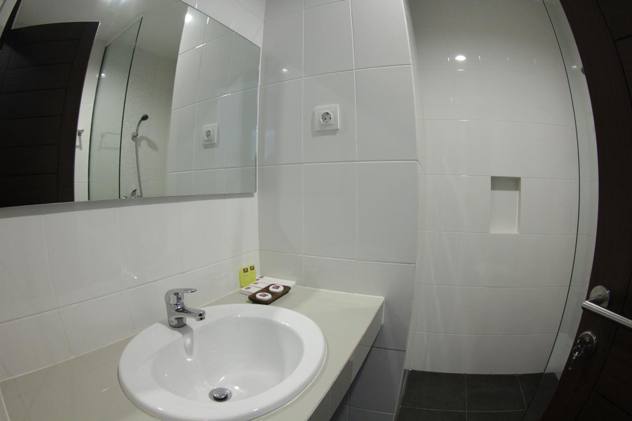 Amantis Hotel Demak Exterior photo