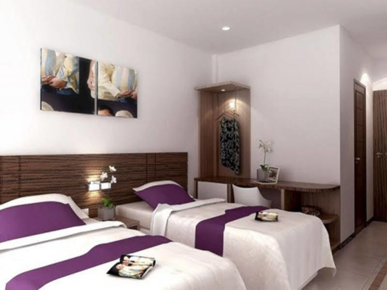 Amantis Hotel Demak Exterior photo